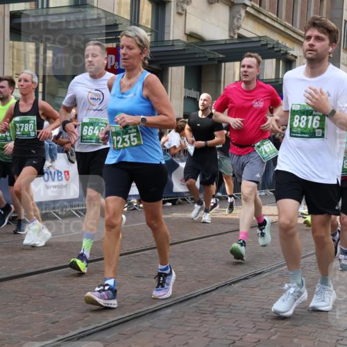 13.09.2026 - 21. swb-Marathon Bremen Strokosch-Dieckow http://msf.ph/oto/10359337 13.09.2026 13:35:24 Ziel 156, 318, 532, 607, 2318, 2356, 3055, 3056, 3087, 3226, 3485, 3704, 3780, 3857, 4048, 4326, 5071, 5157, 5308, 5381, 5467, 5468, 5584, 5586, 5661, 6465, 6466, 6644, 6649, 6724, 7235, 7597, 7675, 7691, 7700, 8335, 8705, 8816, 9784, 9845, 9862, 9887, 9892, 9912, 13121, 13213, 536, 1150, 2003, 2041, 2090, 2366, 2492, 2625, 2866, 3055, 3063, 3311, 3621, 3916, 4062, 4487, 4635, 4985, 5016, 5125, 5647, 6315, 6320, 6391, 6418, 6750, 6837, 7657, 9017 meine-sportfotos.de