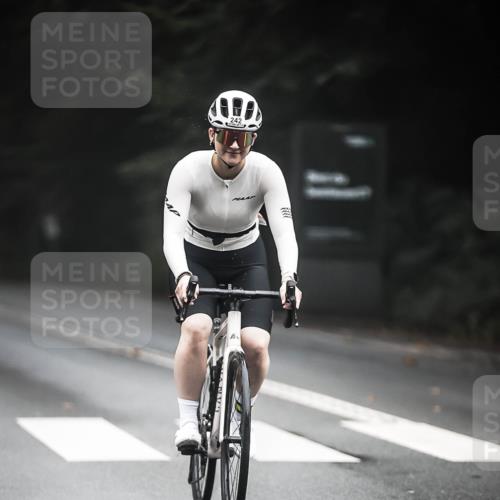 13.09.2026 - Stadtparktriathlon H.Heesch http://msf.ph/oto/10359351 13.09.2026 09:57:16 Radfahren 242, 307 meine-sportfotos.de