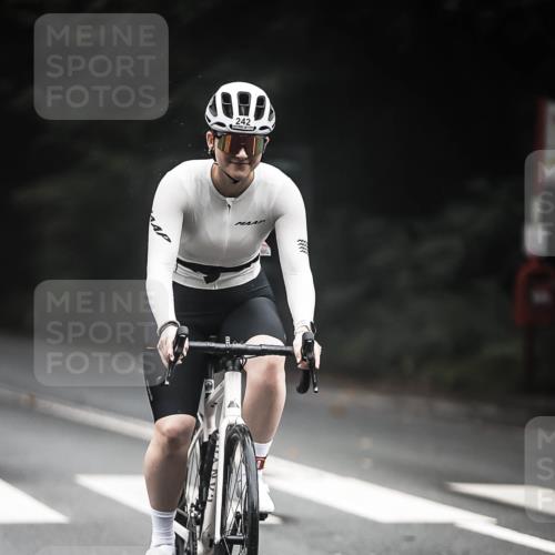13.09.2026 - Stadtparktriathlon H.Heesch http://msf.ph/oto/10359361 13.09.2026 09:57:16 Radfahren 242, 307 meine-sportfotos.de