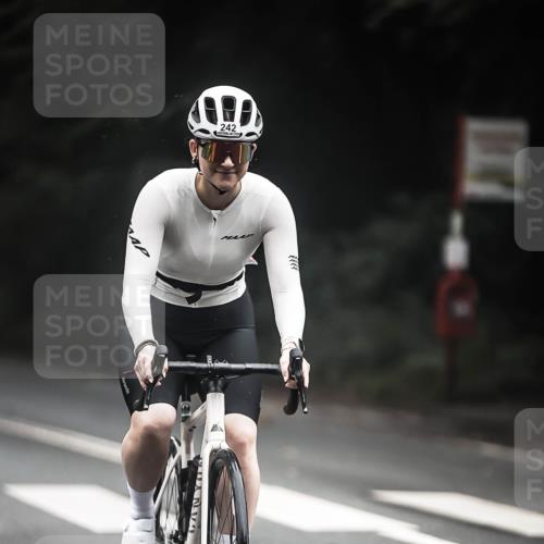 13.09.2026 - Stadtparktriathlon H.Heesch http://msf.ph/oto/10359366 13.09.2026 09:57:16 Radfahren 242, 307 meine-sportfotos.de