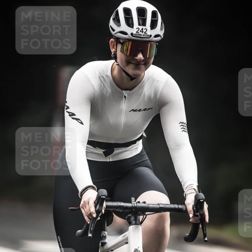 13.09.2026 - Stadtparktriathlon H.Heesch http://msf.ph/oto/10359384 13.09.2026 09:57:17 Radfahren 215, 242, 307 meine-sportfotos.de
