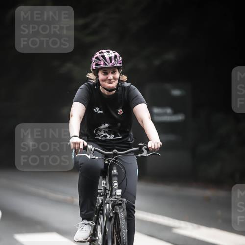 13.09.2026 - Stadtparktriathlon H.Heesch http://msf.ph/oto/10359390 13.09.2026 09:57:19 Radfahren 215, 242, 307 meine-sportfotos.de