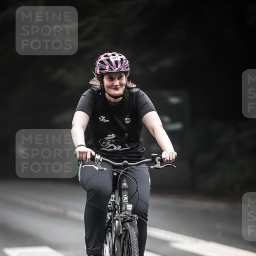13.09.2026 - Stadtparktriathlon H.Heesch http://msf.ph/oto/10359391 13.09.2026 09:57:19 Radfahren 215, 242, 307 meine-sportfotos.de