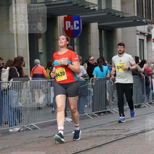 13.09.2026 - 21. swb-Marathon Bremen Strokosch-Dieckow http://msf.ph/oto/10359404 13.09.2026 11:19:45 Ziel 10430, 10882, 11244, 11333, 11337, 11546, 12472, 10004, 11457 meine-sportfotos.de