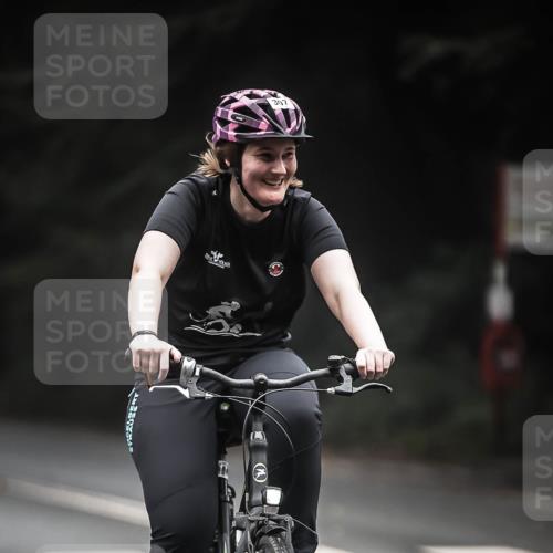 13.09.2026 - Stadtparktriathlon H.Heesch http://msf.ph/oto/10359409 13.09.2026 09:57:20 Radfahren 215, 242, 307 meine-sportfotos.de