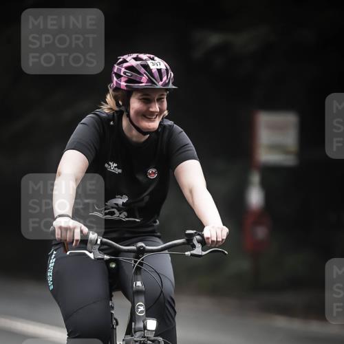 13.09.2026 - Stadtparktriathlon H.Heesch http://msf.ph/oto/10359412 13.09.2026 09:57:20 Radfahren 215, 242, 307 meine-sportfotos.de