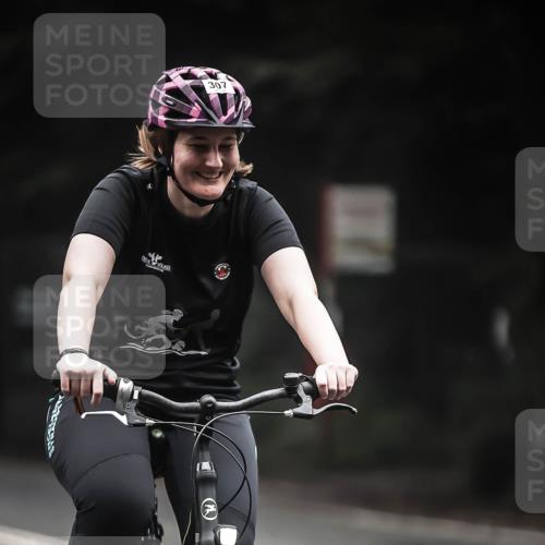 13.09.2026 - Stadtparktriathlon H.Heesch http://msf.ph/oto/10359415 13.09.2026 09:57:20 Radfahren 215, 242, 307 meine-sportfotos.de