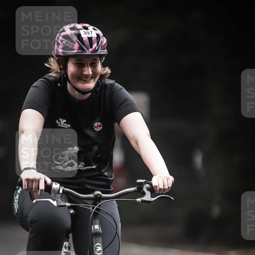 13.09.2026 - Stadtparktriathlon H.Heesch http://msf.ph/oto/10359424 13.09.2026 09:57:20 Radfahren 215, 242, 307 meine-sportfotos.de