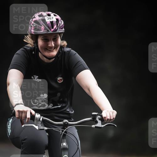 13.09.2026 - Stadtparktriathlon H.Heesch http://msf.ph/oto/10359431 13.09.2026 09:57:20 Radfahren 215, 242, 307 meine-sportfotos.de
