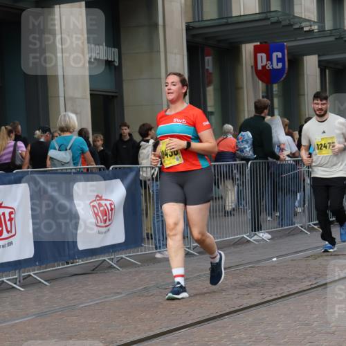 13.09.2026 - 21. swb-Marathon Bremen Strokosch-Dieckow http://msf.ph/oto/10359435 13.09.2026 11:19:46 Ziel 10430, 10882, 11244, 11333, 11337, 11546, 12472, 10004, 11457 meine-sportfotos.de