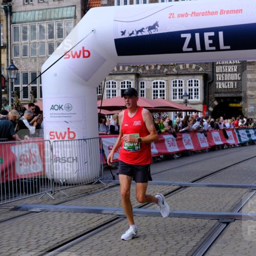 13.09.2026 - 21. swb-Marathon Bremen Tim E. http://msf.ph/oto/10359443 13.09.2026 12:55:59 Ziel 299, 1724, 2072, 4381, 5163, 9630, 10034 meine-sportfotos.de
