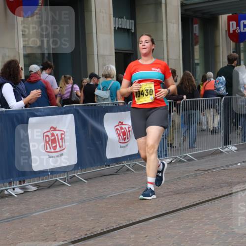 13.09.2026 - 21. swb-Marathon Bremen Strokosch-Dieckow http://msf.ph/oto/10359454 13.09.2026 11:19:47 Ziel 10430, 10882, 11244, 11333, 11337, 11546, 12472, 10004, 10882, 11457 meine-sportfotos.de