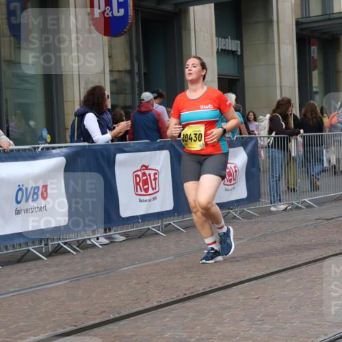 13.09.2026 - 21. swb-Marathon Bremen Strokosch-Dieckow http://msf.ph/oto/10359473 13.09.2026 11:19:47 Ziel 10430, 10882, 11244, 11333, 11337, 11546, 12472, 10004, 10882, 11457 meine-sportfotos.de