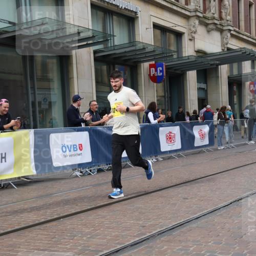 13.09.2026 - 21. swb-Marathon Bremen Strokosch-Dieckow http://msf.ph/oto/10359517 13.09.2026 11:19:50 Ziel 10430, 11244, 11333, 11337, 11546, 12374, 10882, 11457, 12472 meine-sportfotos.de