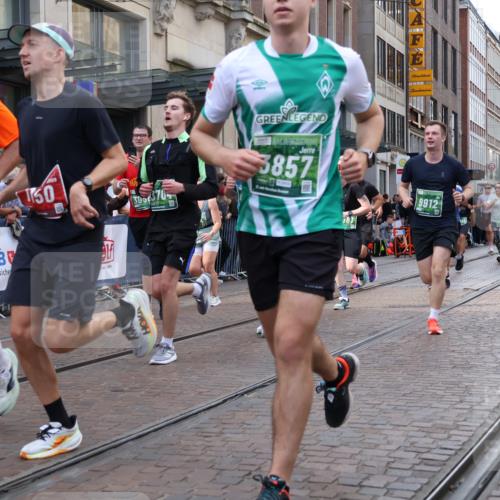 13.09.2026 - 21. swb-Marathon Bremen Strokosch-Dieckow http://msf.ph/oto/10359580 13.09.2026 13:35:30 Ziel 156, 318, 532, 607, 2565, 3026, 3056, 3087, 3226, 3454, 3485, 3704, 3780, 3857, 4016, 4048, 5026, 5071, 5157, 5276, 5308, 5381, 5467, 5468, 5584, 5586, 5816, 6159, 6465, 6466, 6644, 6649, 6724, 6874, 7036, 7235, 7385, 7597, 7675, 7691, 7700, 7804, 8145, 8335, 8705, 8816, 9243, 9784, 9862, 9892, 9912, 13121, 13179, 13213, 536, 1150, 2003, 2041, 2090, 2318, 2356, 2366, 2625, 2866, 3055, 3311, 3621, 3916, 4062, 4326, 4635, 4985, 5016, 5661, 6315, 6320, 6418, 6750, 6837, 7657 meine-sportfotos.de