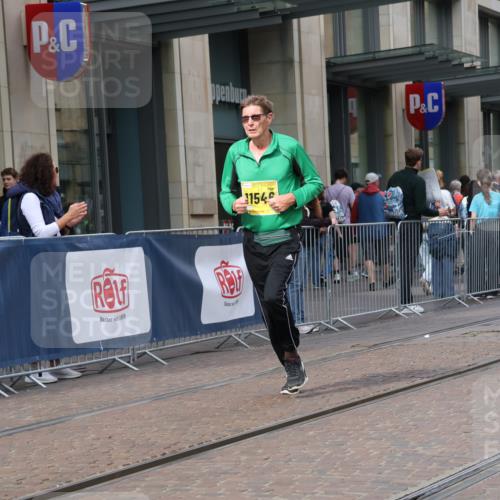 13.09.2026 - 21. swb-Marathon Bremen Strokosch-Dieckow http://msf.ph/oto/10359591 13.09.2026 11:19:54 Ziel 10430, 11244, 11296, 11333, 11337, 11546, 12374, 10882, 11457, 11546, 12472 meine-sportfotos.de