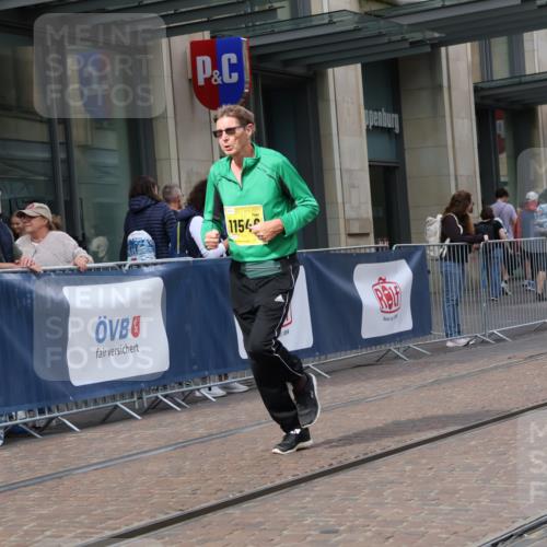 13.09.2026 - 21. swb-Marathon Bremen Strokosch-Dieckow http://msf.ph/oto/10359612 13.09.2026 11:19:54 Ziel 10430, 11244, 11296, 11333, 11337, 11546, 12374, 10882, 11457, 11546, 12472 meine-sportfotos.de