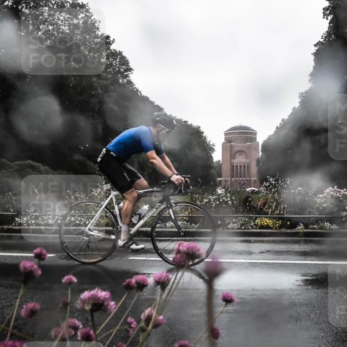 13.09.2026 - Stadtparktriathlon H.Heesch http://msf.ph/oto/10359622 13.09.2026 12:04:02 Radfahren 833, 836, 958, 1060 meine-sportfotos.de