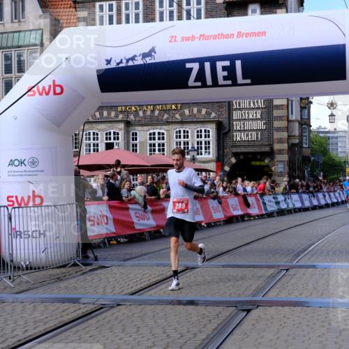 13.09.2026 - 21. swb-Marathon Bremen Tim E. http://msf.ph/oto/10359648 13.09.2026 12:56:20 Ziel 1583, 6630, 13080 meine-sportfotos.de