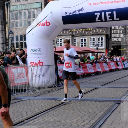 13.09.2026 - 21. swb-Marathon Bremen Tim E. http://msf.ph/oto/10359701 13.09.2026 12:56:20 Ziel 1583, 6630, 13080 meine-sportfotos.de