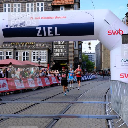 13.09.2026 - 21. swb-Marathon Bremen Tim E. http://msf.ph/oto/10359728 13.09.2026 12:56:28 Ziel 250, 6630 meine-sportfotos.de