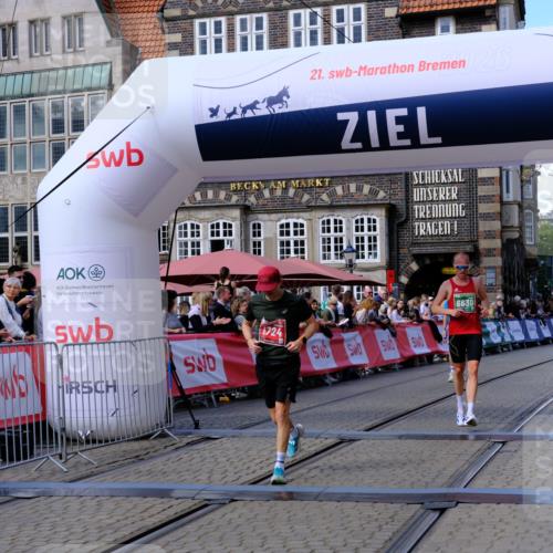 13.09.2026 - 21. swb-Marathon Bremen Tim E. http://msf.ph/oto/10359760 13.09.2026 12:56:31 Ziel 250, 6630 meine-sportfotos.de
