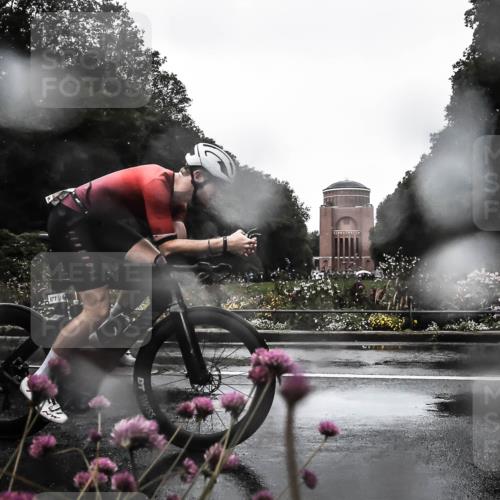 13.09.2026 - Stadtparktriathlon H.Heesch http://msf.ph/oto/10359771 13.09.2026 12:05:06 Radfahren 877, 896 meine-sportfotos.de
