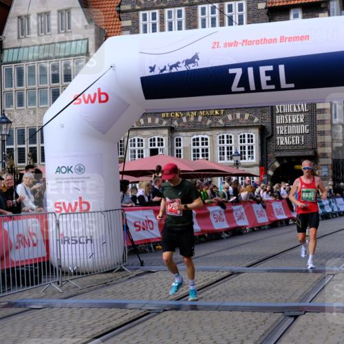 13.09.2026 - 21. swb-Marathon Bremen Tim E. http://msf.ph/oto/10359774 13.09.2026 12:56:31 Ziel 250, 6630 meine-sportfotos.de