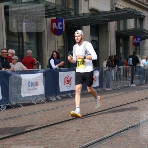 13.09.2026 - 21. swb-Marathon Bremen Strokosch-Dieckow http://msf.ph/oto/10359812 13.09.2026 11:20:06 Ziel 10161, 11244, 11296, 11337, 11541, 11980, 12285, 12374, 10430, 10882, 11244, 11333, 11337, 11546, 12472 meine-sportfotos.de