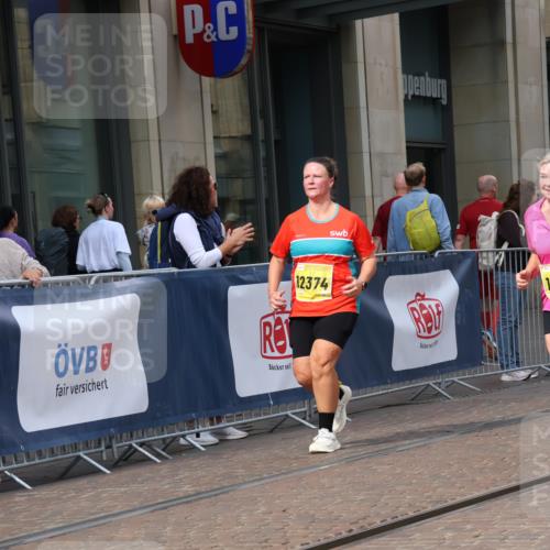 13.09.2026 - 21. swb-Marathon Bremen Strokosch-Dieckow http://msf.ph/oto/10359885 13.09.2026 11:20:11 Ziel 10161, 11296, 11529, 11530, 11541, 11675, 11980, 12285, 12316, 12317, 12374, 10430, 10882, 11244, 11333, 11337, 11546, 12472 meine-sportfotos.de