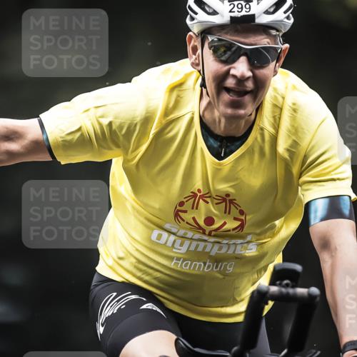 13.09.2026 - Stadtparktriathlon H.Heesch http://msf.ph/oto/10359888 13.09.2026 09:58:40 Radfahren 239, 262, 299 meine-sportfotos.de