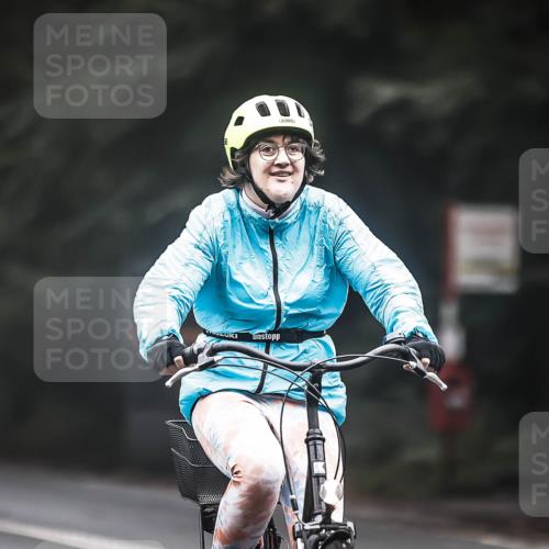 13.09.2026 - Stadtparktriathlon H.Heesch http://msf.ph/oto/10359923 13.09.2026 09:58:52 Radfahren 217, 285, 343 meine-sportfotos.de
