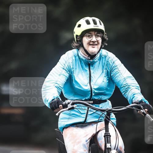 13.09.2026 - Stadtparktriathlon H.Heesch http://msf.ph/oto/10359938 13.09.2026 09:58:52 Radfahren 217, 285, 343 meine-sportfotos.de