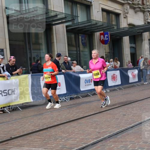 13.09.2026 - 21. swb-Marathon Bremen Strokosch-Dieckow http://msf.ph/oto/10359940 13.09.2026 11:20:12 Ziel 10161, 11296, 11529, 11530, 11541, 11675, 11980, 12285, 12316, 12317, 12374, 10430, 10882, 11244, 11333, 11337, 11546, 12472 meine-sportfotos.de