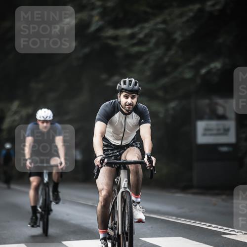 13.09.2026 - Stadtparktriathlon H.Heesch http://msf.ph/oto/10359942 13.09.2026 11:14:32 Radfahren 467, 559, 632 meine-sportfotos.de