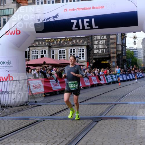 13.09.2026 - 21. swb-Marathon Bremen Tim E. http://msf.ph/oto/10359949 13.09.2026 12:56:53 Ziel 901, 1212, 1288, 4936, 13224 meine-sportfotos.de