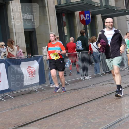 13.09.2026 - 21. swb-Marathon Bremen Strokosch-Dieckow http://msf.ph/oto/10359963 13.09.2026 11:20:13 Ziel 10161, 11296, 11529, 11530, 11541, 11675, 11980, 12153, 12285, 12316, 12317, 12374, 10430, 11244, 11333, 11337, 11546, 12472 meine-sportfotos.de