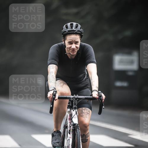 13.09.2026 - Stadtparktriathlon H.Heesch http://msf.ph/oto/10360002 13.09.2026 09:58:59 Radfahren 217, 220, 292 meine-sportfotos.de