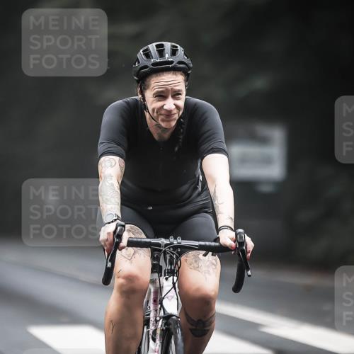 13.09.2026 - Stadtparktriathlon H.Heesch http://msf.ph/oto/10360011 13.09.2026 09:58:59 Radfahren 217, 220, 292 meine-sportfotos.de