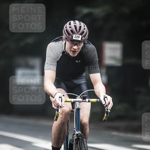 13.09.2026 - Stadtparktriathlon H.Heesch http://msf.ph/oto/10360043 13.09.2026 09:59:06 Radfahren 220, 234, 293, 339 meine-sportfotos.de