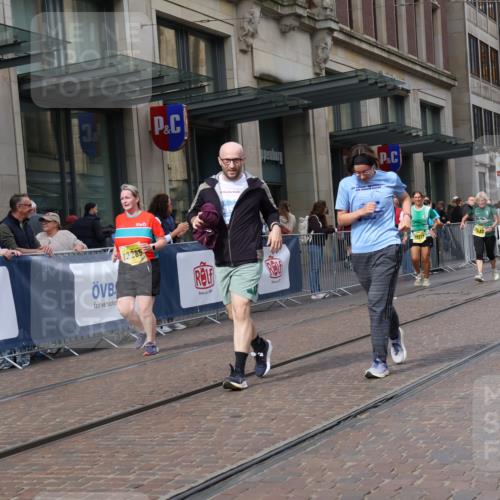 13.09.2026 - 21. swb-Marathon Bremen Strokosch-Dieckow http://msf.ph/oto/10360060 13.09.2026 11:20:15 Ziel 10161, 11296, 11529, 11530, 11541, 11675, 11980, 12153, 12285, 12316, 12317, 10430, 11244, 11333, 11337, 11546, 12374 meine-sportfotos.de