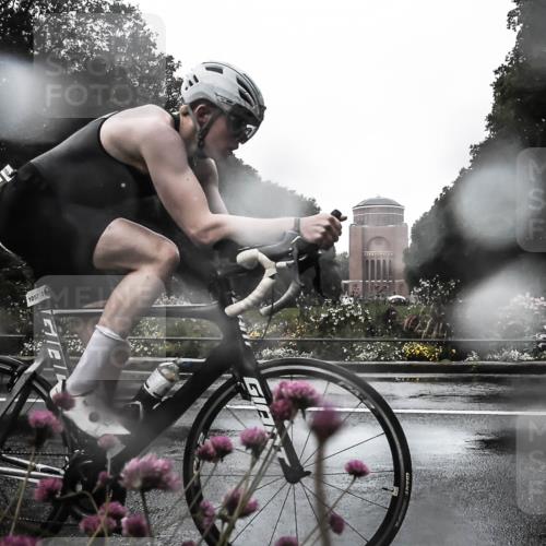 13.09.2026 - Stadtparktriathlon H.Heesch http://msf.ph/oto/10360061 13.09.2026 12:07:12 Radfahren 803, 851, 1057 meine-sportfotos.de