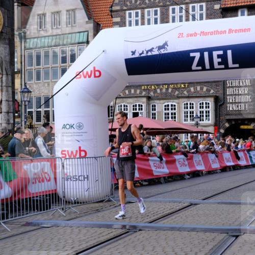 13.09.2026 - 21. swb-Marathon Bremen Tim E. http://msf.ph/oto/10360074 13.09.2026 12:57:03 Ziel 901, 1288, 4936, 7118 meine-sportfotos.de