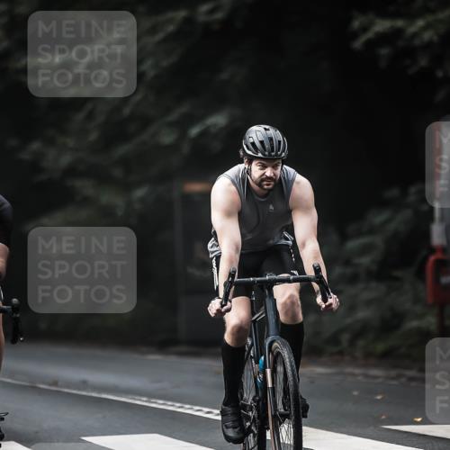 13.09.2026 - Stadtparktriathlon H.Heesch http://msf.ph/oto/10360077 13.09.2026 11:14:41 Radfahren 476, 599, 611, 622, 646, 656 meine-sportfotos.de