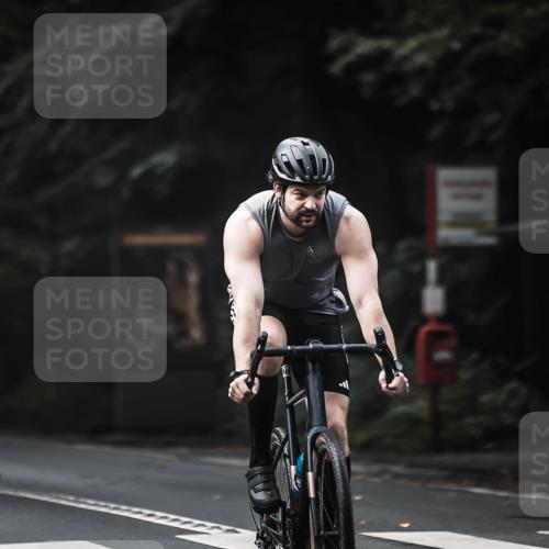 13.09.2026 - Stadtparktriathlon H.Heesch http://msf.ph/oto/10360085 13.09.2026 11:14:41 Radfahren 476, 599, 611, 622, 646, 656 meine-sportfotos.de