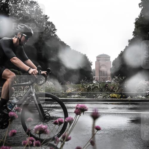 13.09.2026 - Stadtparktriathlon H.Heesch http://msf.ph/oto/10360101 13.09.2026 12:07:34 Radfahren 832, 1011, 1054 meine-sportfotos.de