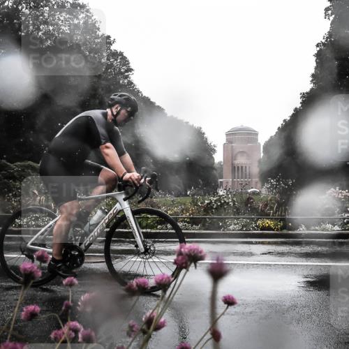 13.09.2026 - Stadtparktriathlon H.Heesch http://msf.ph/oto/10360214 13.09.2026 12:08:29 Radfahren 761, 961, 1058 meine-sportfotos.de