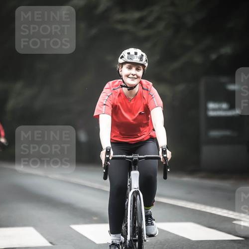 13.09.2026 - Stadtparktriathlon H.Heesch http://msf.ph/oto/10360247 13.09.2026 09:59:25 Radfahren 227, 279, 342 meine-sportfotos.de