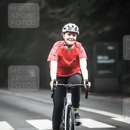 13.09.2026 - Stadtparktriathlon H.Heesch http://msf.ph/oto/10360250 13.09.2026 09:59:25 Radfahren 227, 279, 342 meine-sportfotos.de