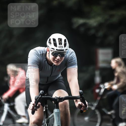 13.09.2026 - Stadtparktriathlon H.Heesch http://msf.ph/oto/10360259 13.09.2026 11:14:54 Radfahren 469, 634, 699 meine-sportfotos.de